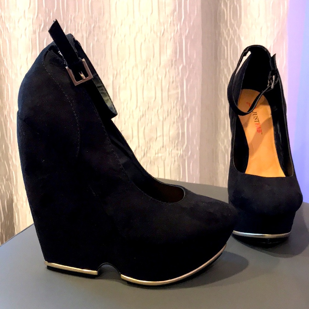 Platform Wedge Heels with gold accent - Picture 3 of 3